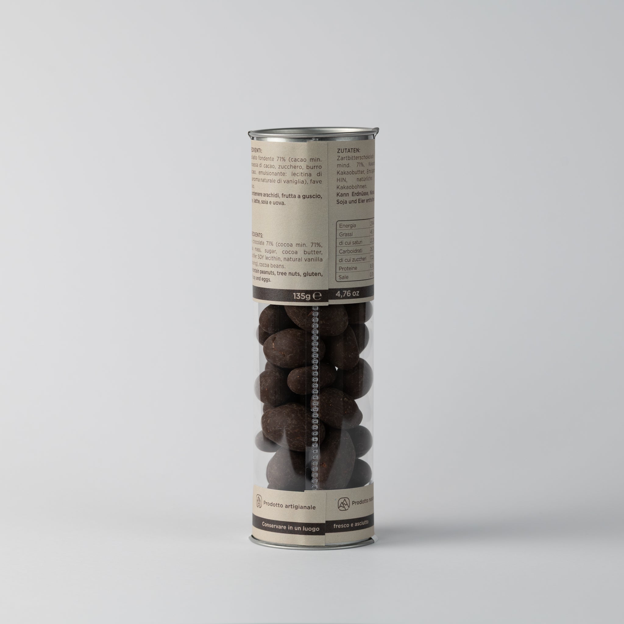 Fave di cacao tostate ricoperte di cioccolato fondente