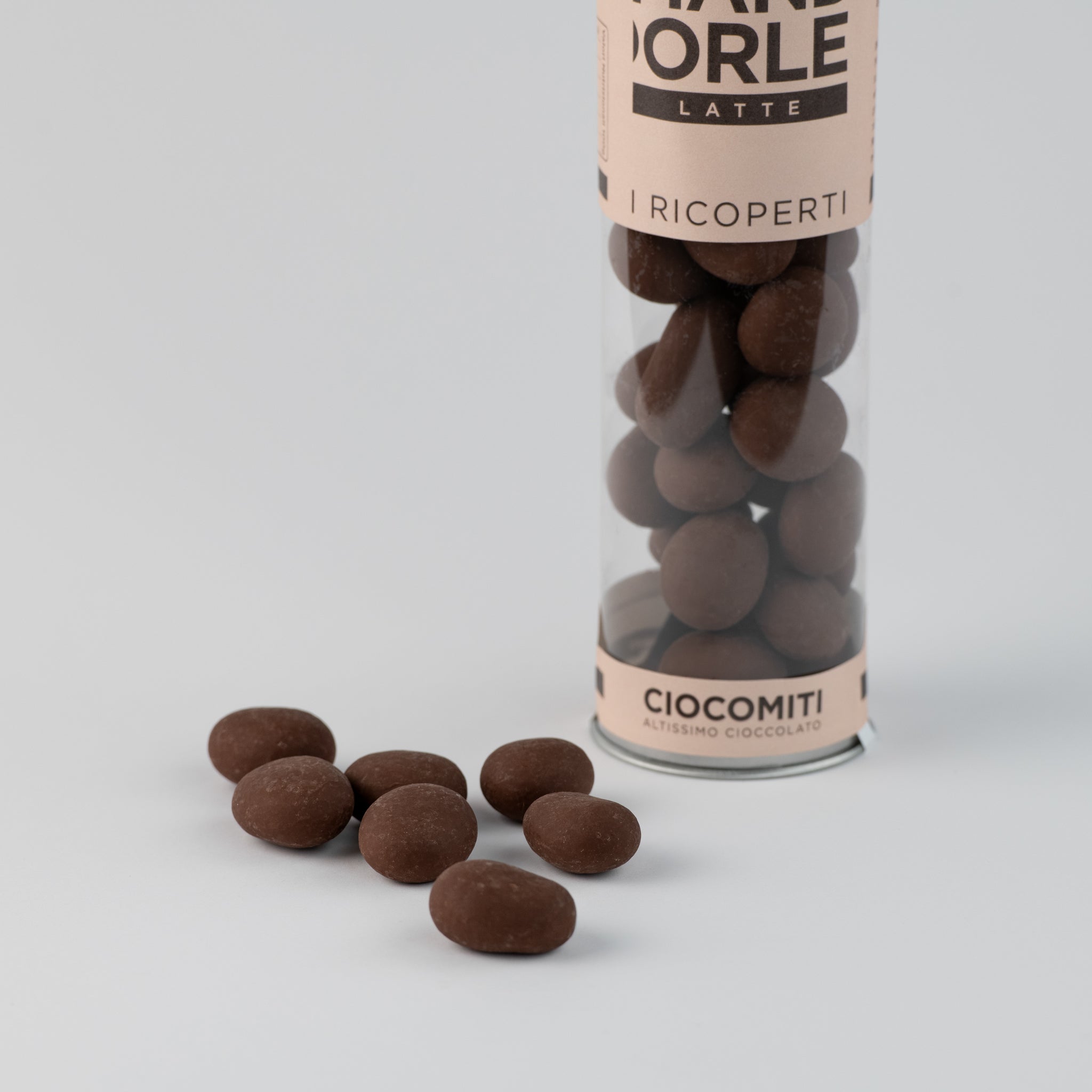 Mandorle tostate ricoperte di cioccolato al latte