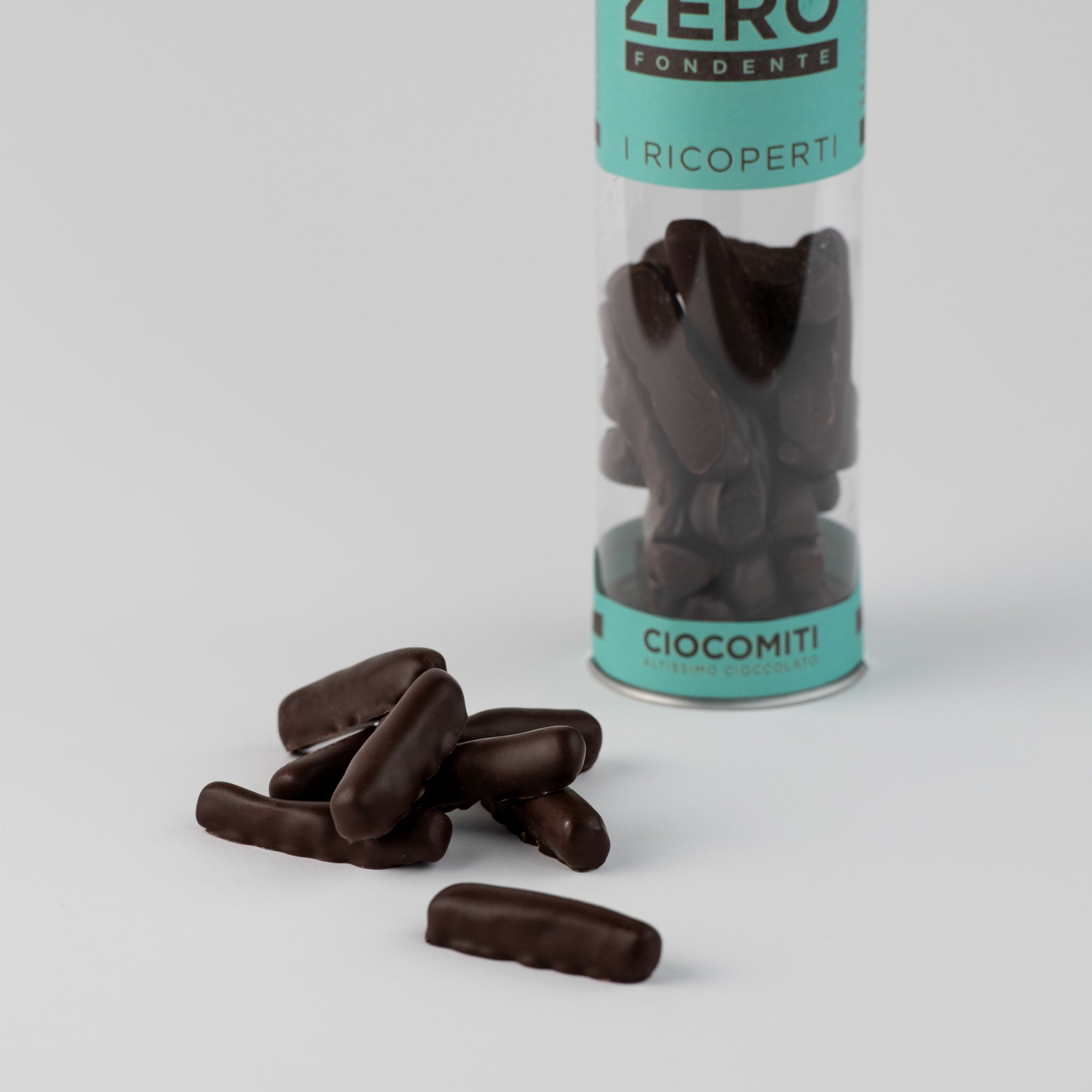 Filetti di zenzero candito ricoperti di cioccolato fondente